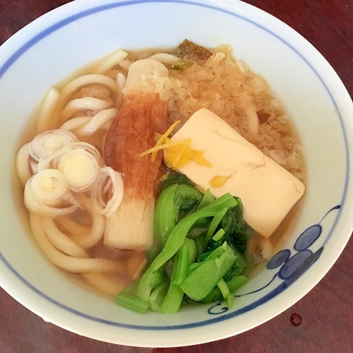 竹輪と豆腐と小松菜のたぬきうどん。